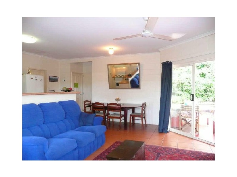 7 Deacon Court, Mooroobool QLD 4870