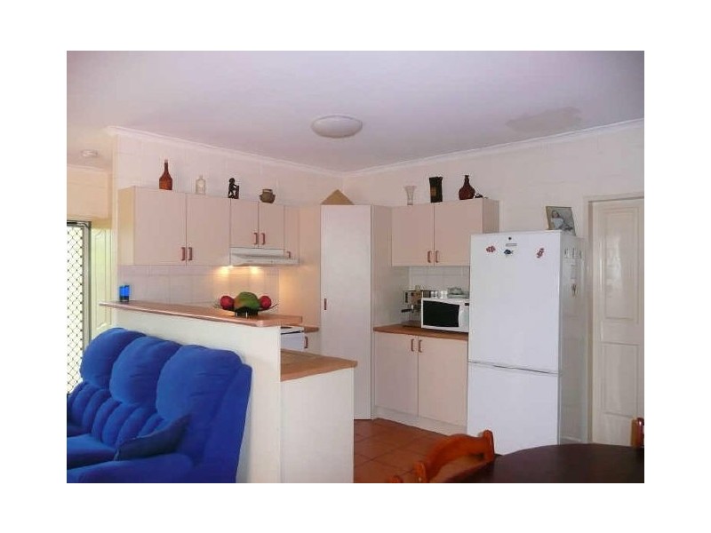 7 Deacon Court, Mooroobool QLD 4870