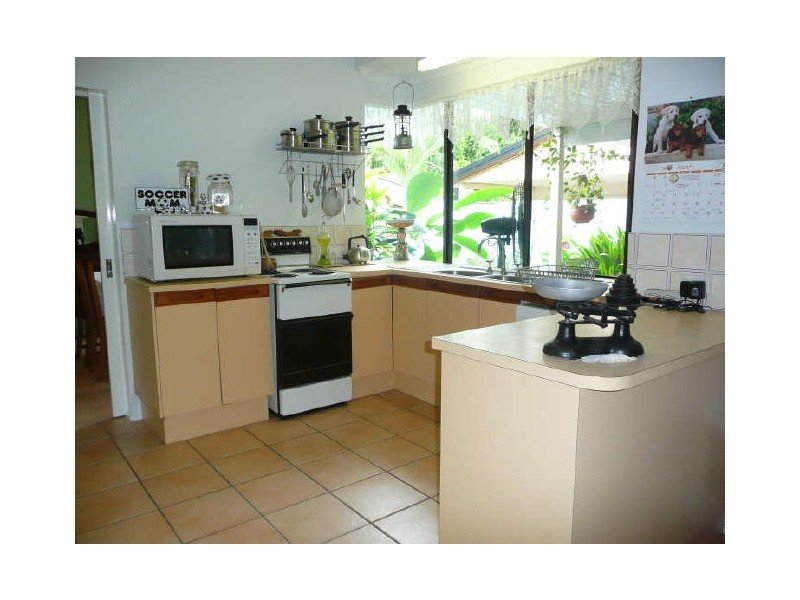 35 Hobson Drive, Brinsmead QLD 4870