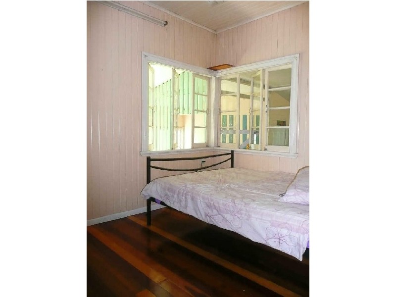 114 Callaghan Street, Mooroobool QLD 4870