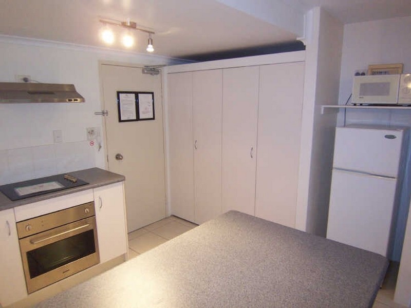 3/239 Lake Street, Cairns QLD 4870