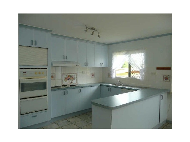 8 Holly Street, Mooroobool QLD 4870