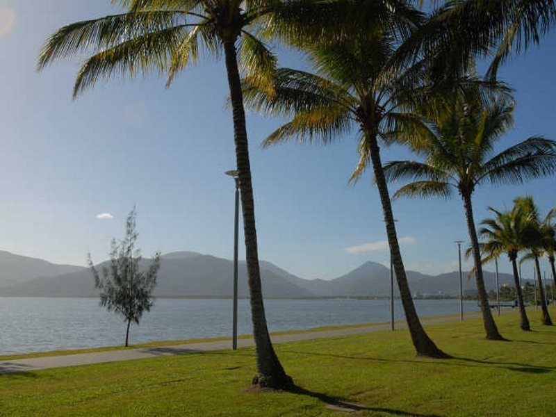 8/275 The Esplanade, Cairns North QLD 4870