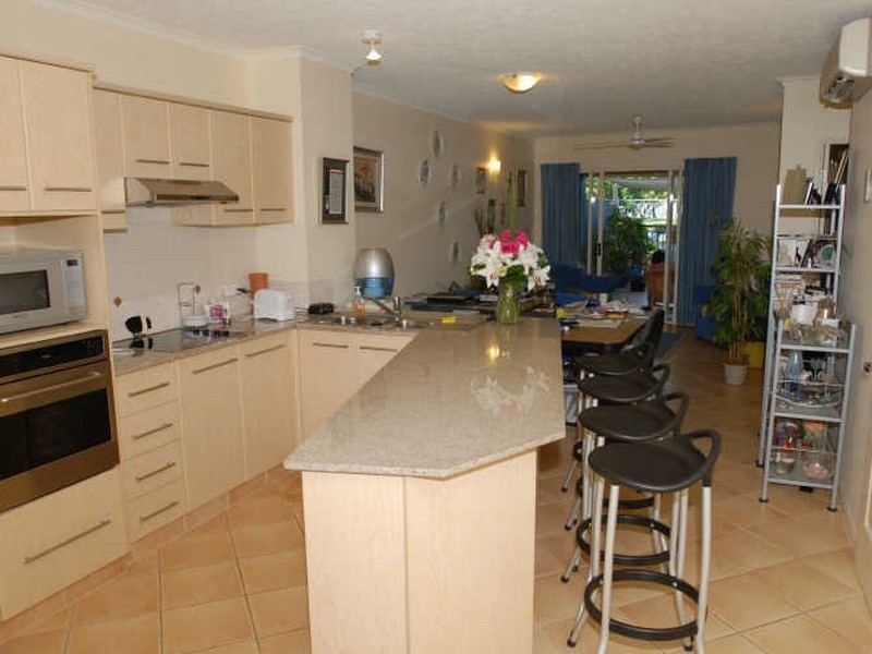 8/275 The Esplanade, Cairns North QLD 4870