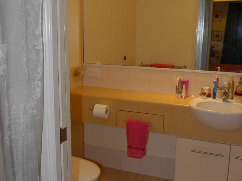 8/275 The Esplanade, Cairns North QLD 4870
