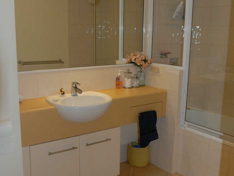 8/275 The Esplanade, Cairns North QLD 4870