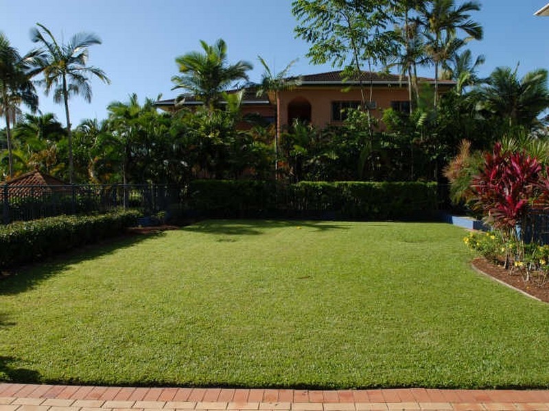 8/275 The Esplanade, Cairns North QLD 4870