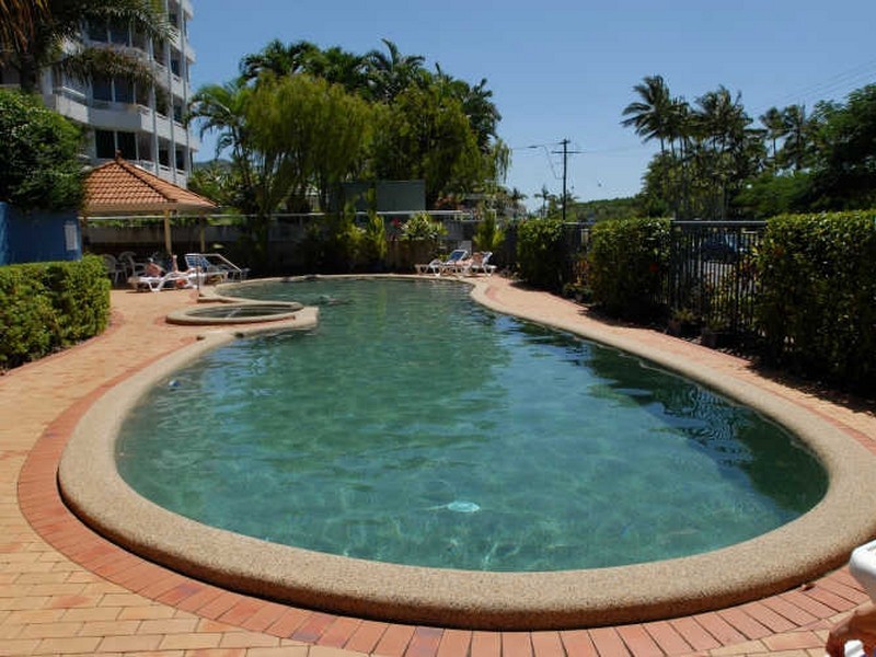 8/275 The Esplanade, Cairns North QLD 4870