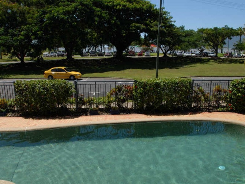 8/275 The Esplanade, Cairns North QLD 4870