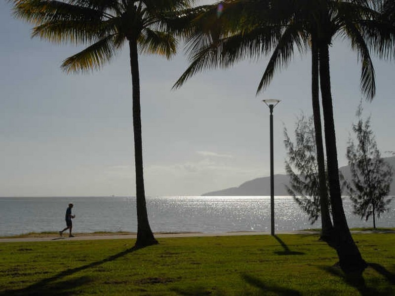 8/275 The Esplanade, Cairns North QLD 4870