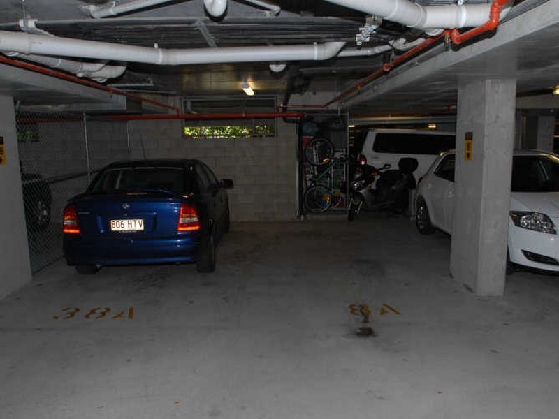 8/275 The Esplanade, Cairns North QLD 4870