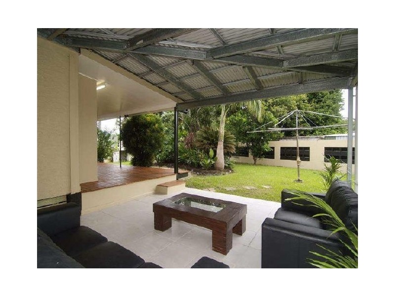 8 Kingsford Street, Mooroobool QLD 4870