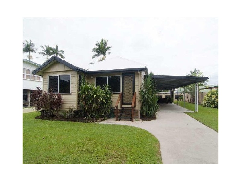 8 Kingsford Street, Mooroobool QLD 4870