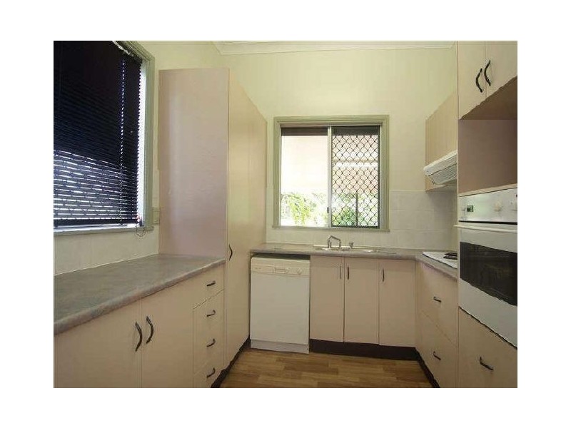 8 Kingsford Street, Mooroobool QLD 4870