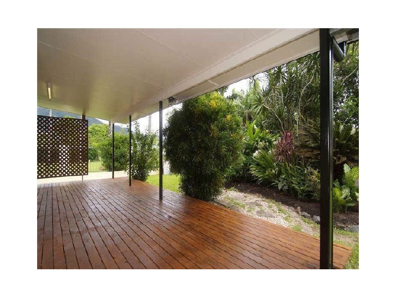 8 Kingsford Street, Mooroobool QLD 4870