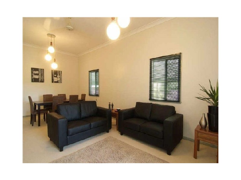 8 Kingsford Street, Mooroobool QLD 4870