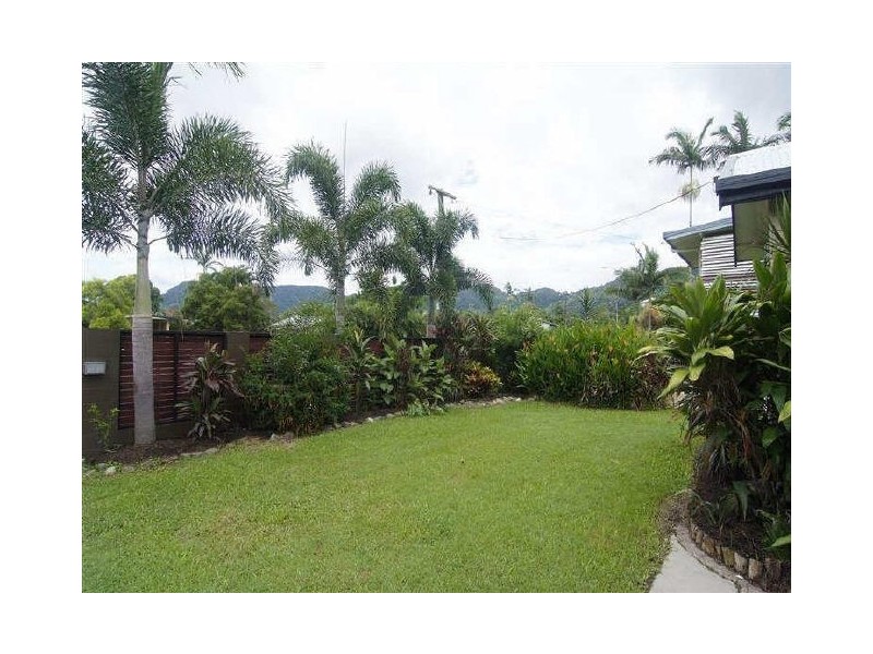 8 Kingsford Street, Mooroobool QLD 4870