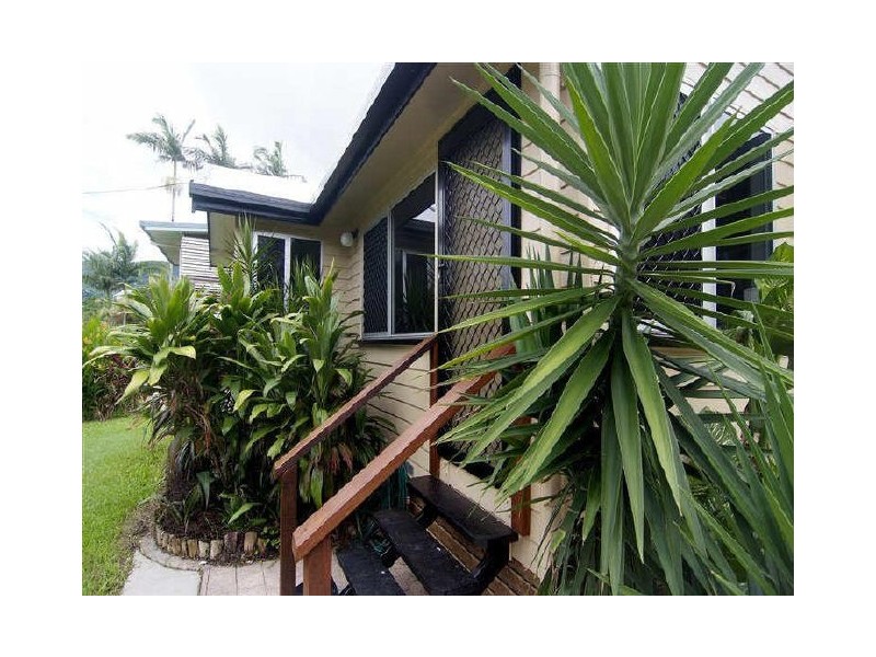 8 Kingsford Street, Mooroobool QLD 4870