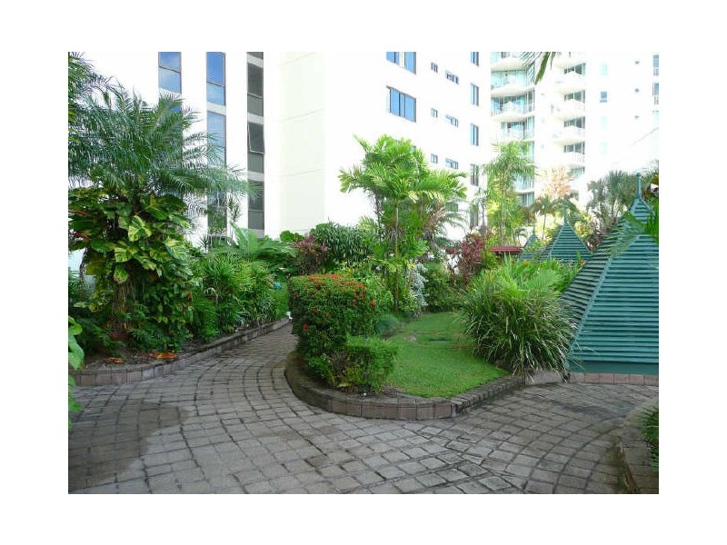 18/107 The Esplanade, Cairns QLD 4870