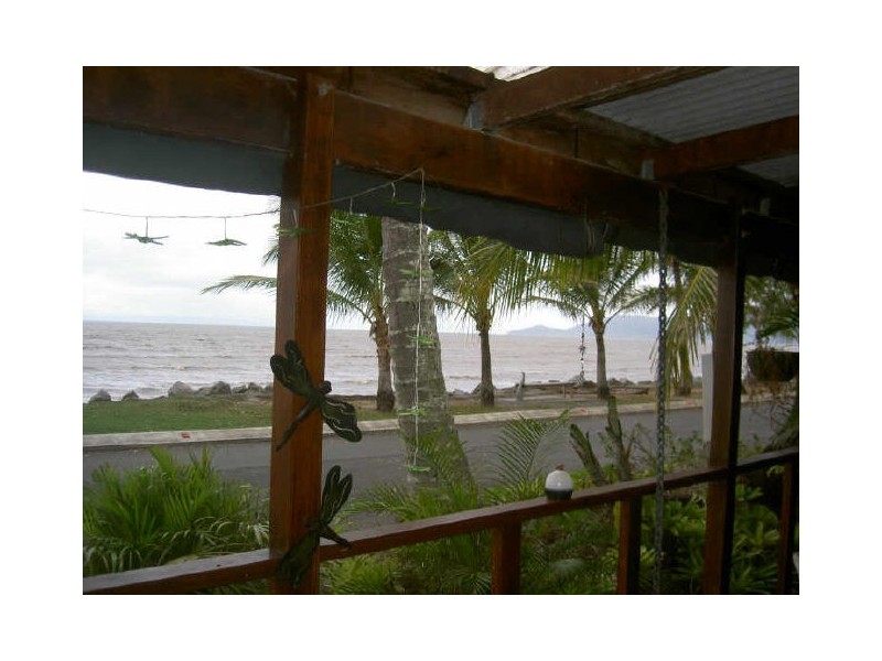 251 OShea Esplanade, Machans Beach QLD 4878