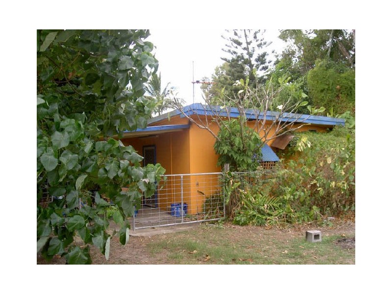 251 OShea Esplanade, Machans Beach QLD 4878