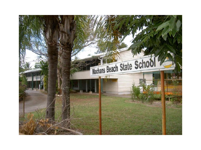 251 OShea Esplanade, Machans Beach QLD 4878