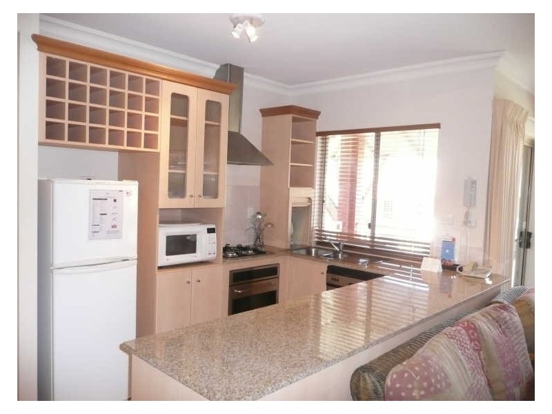 1129/2 Greenslopes Street, Cairns North QLD 4870