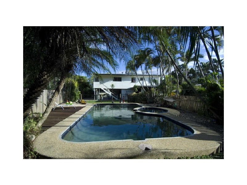 18 Kingsford Street, Mooroobool QLD 4870