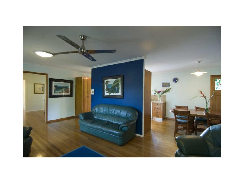 18 Kingsford Street, Mooroobool QLD 4870