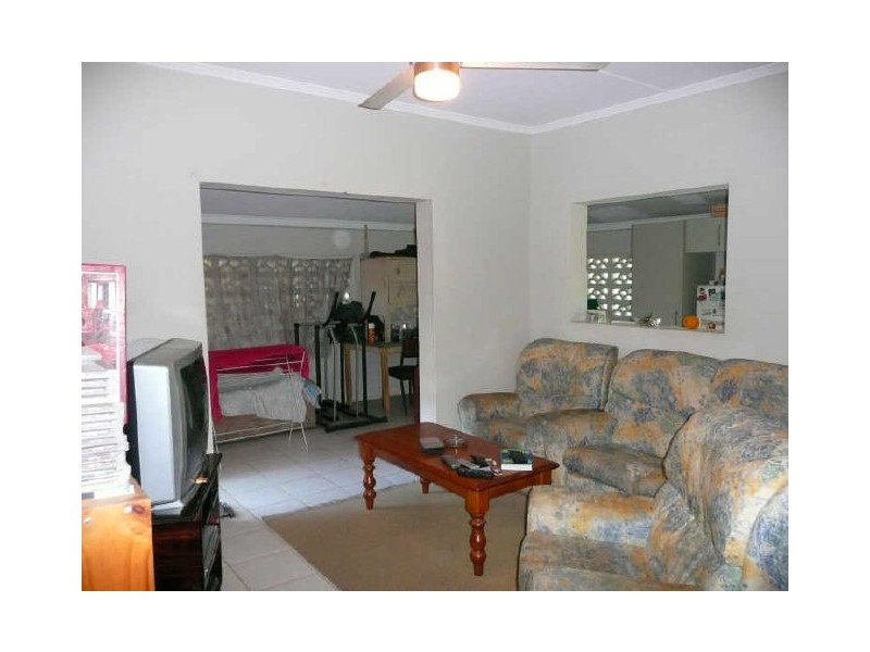 1/233 Buchan Street, Westcourt QLD 4870