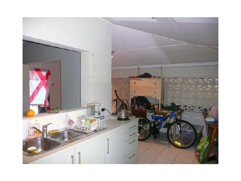 1/233 Buchan Street, Westcourt QLD 4870