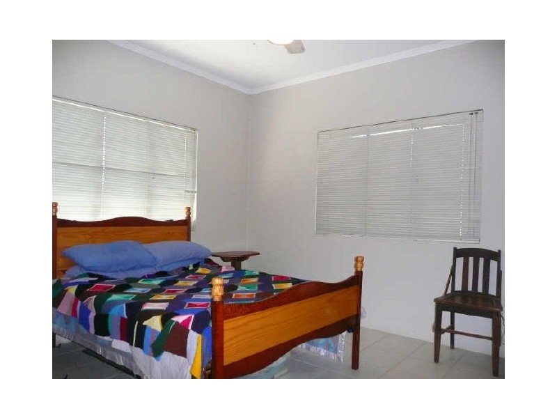 1/233 Buchan Street, Westcourt QLD 4870