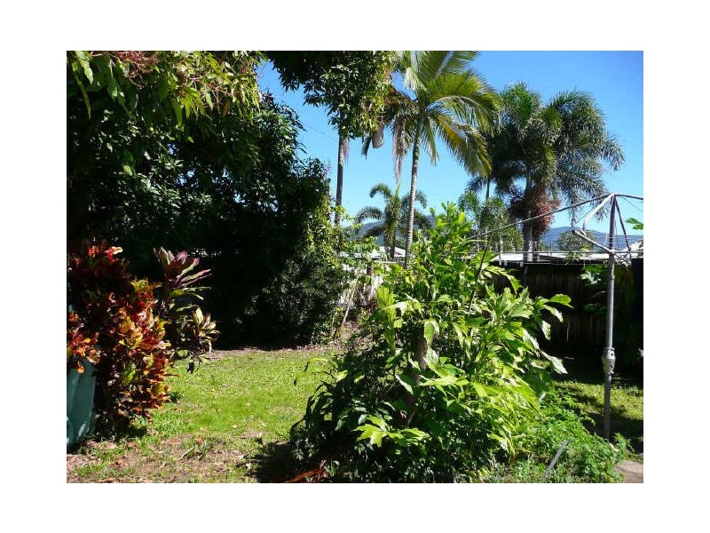 1/233 Buchan Street, Westcourt QLD 4870