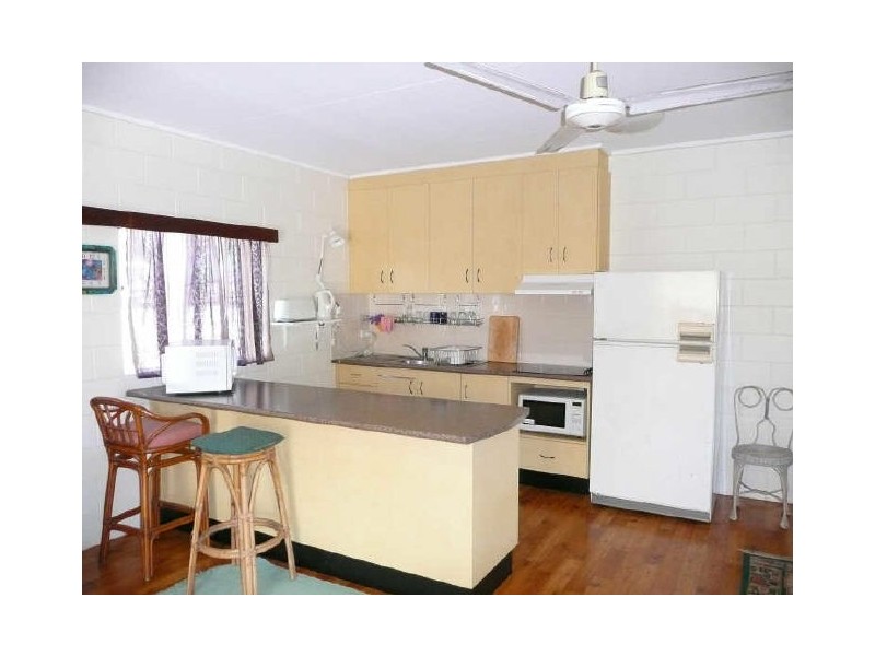 33 Macnamara Street, Manunda QLD 4870