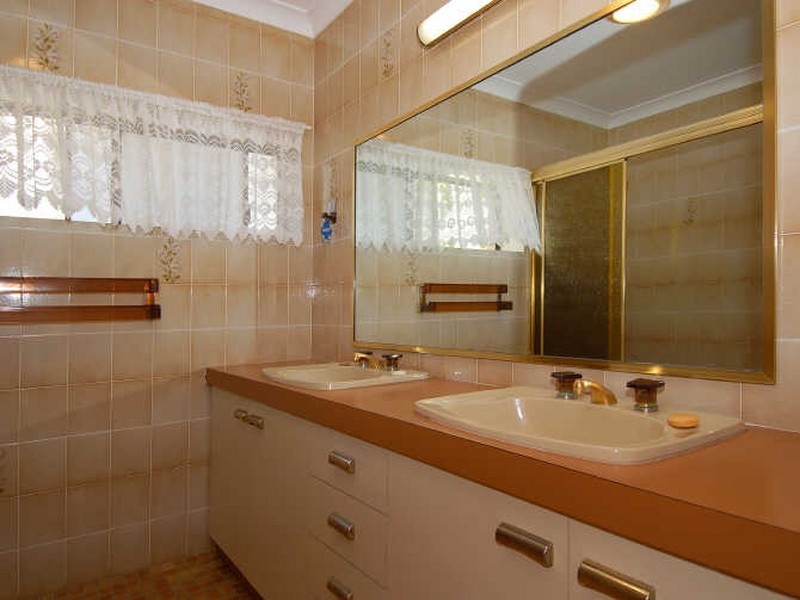 56 Koppen Terrace, Mooroobool QLD 4870