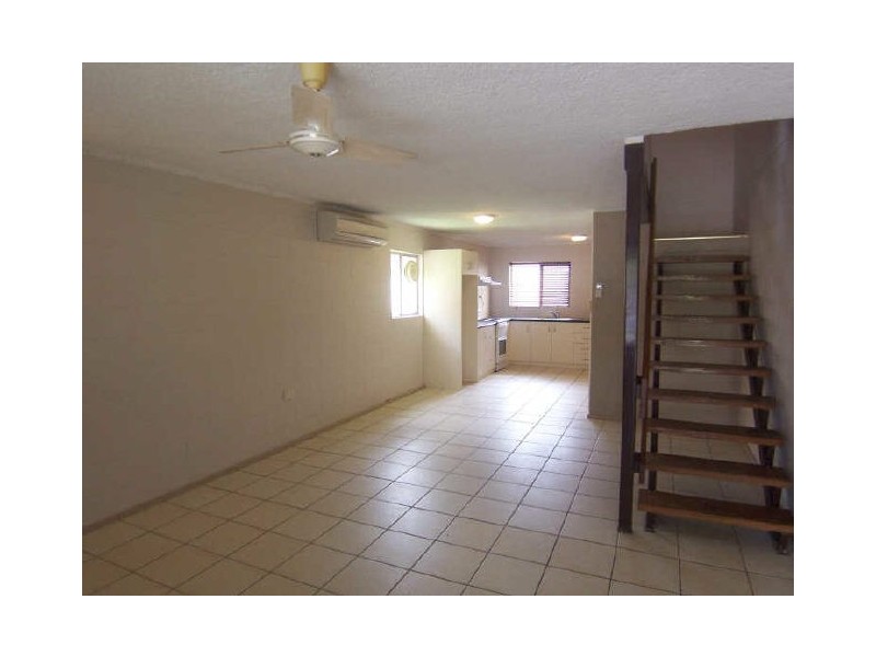 1/322 Pease Street, Edge Hill QLD 4870
