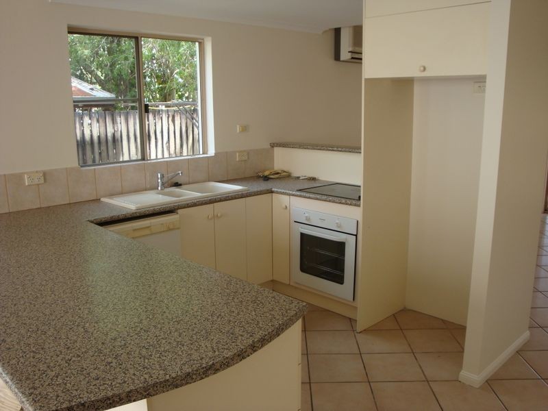 2/10 Hill Street, Manunda QLD 4870