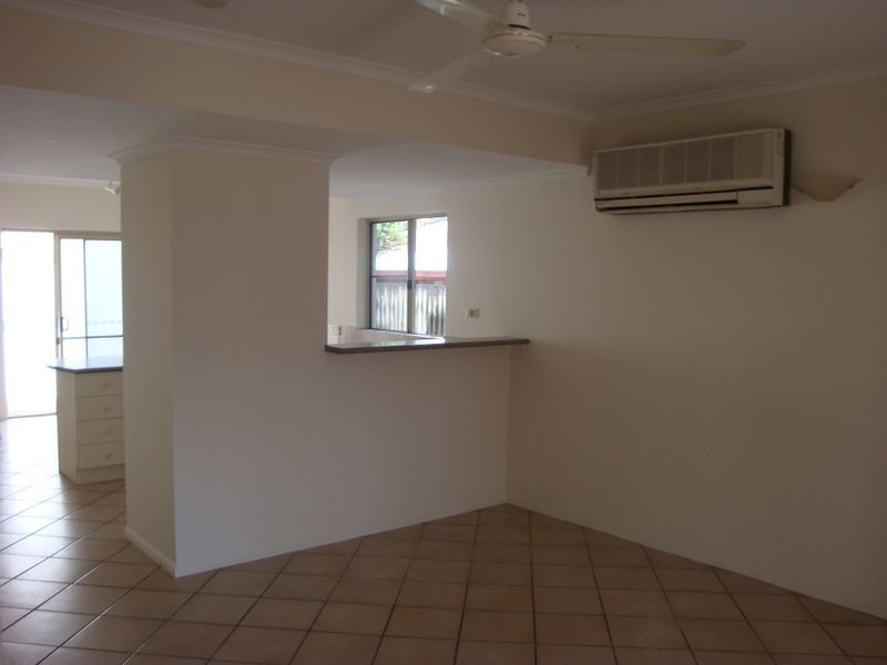 2/10 Hill Street, Manunda QLD 4870