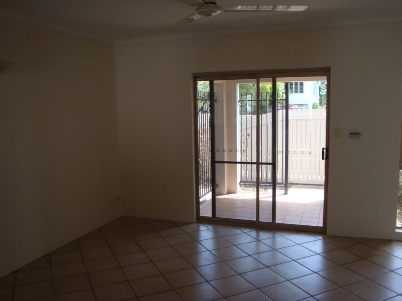 2/10 Hill Street, Manunda QLD 4870