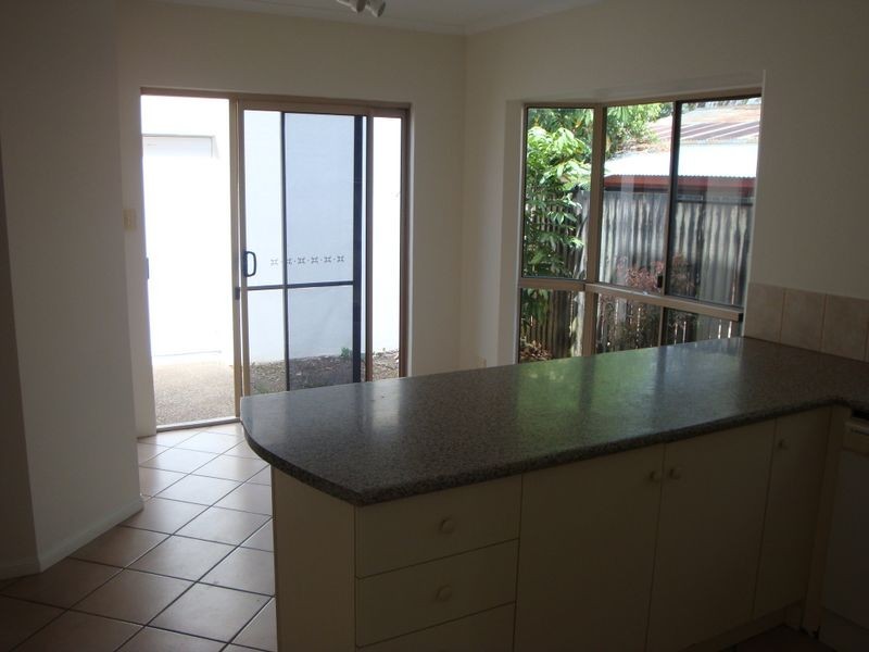 2/10 Hill Street, Manunda QLD 4870