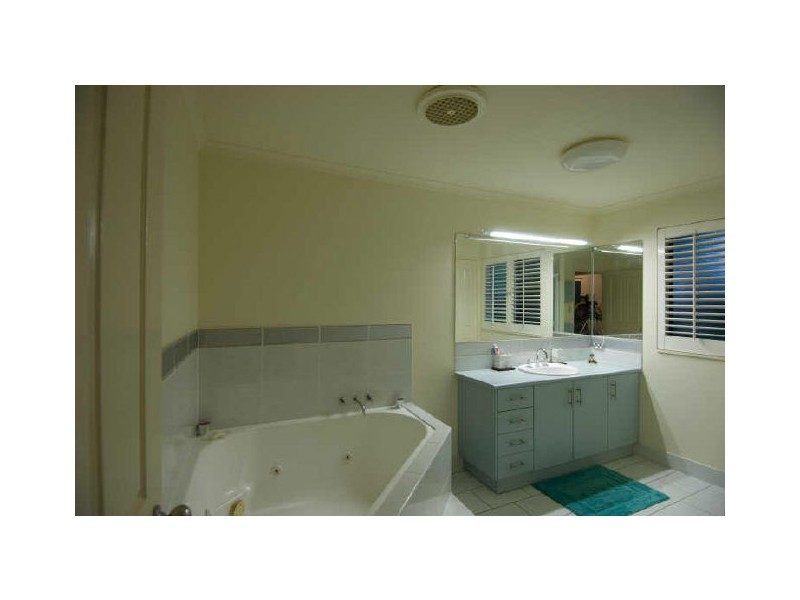 182 Hillview Crescent, Whitfield QLD 4870