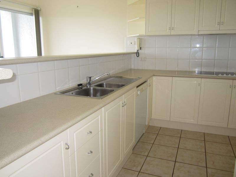 34/8 Munro Terrace, Mooroobool QLD 4870