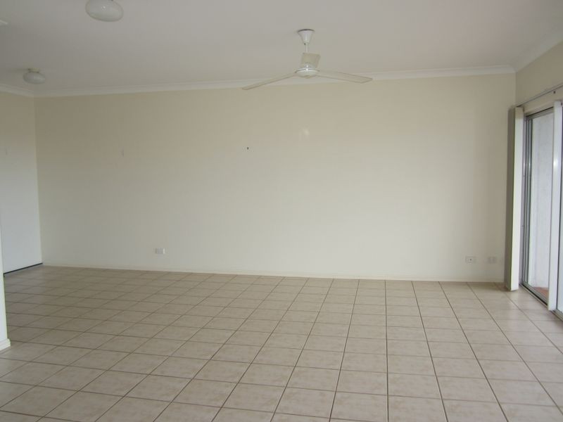 34/8 Munro Terrace, Mooroobool QLD 4870
