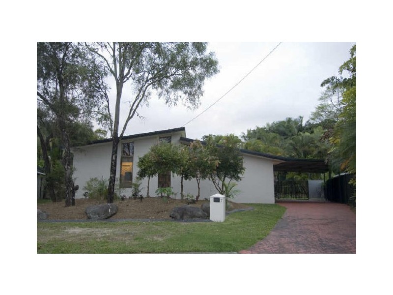 7 Fry Close, Whitfield QLD 4870