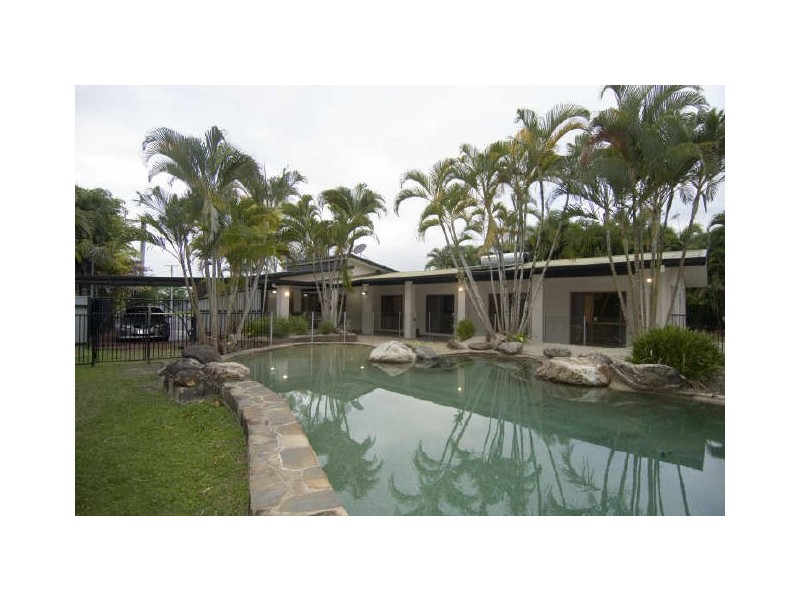 7 Fry Close, Whitfield QLD 4870