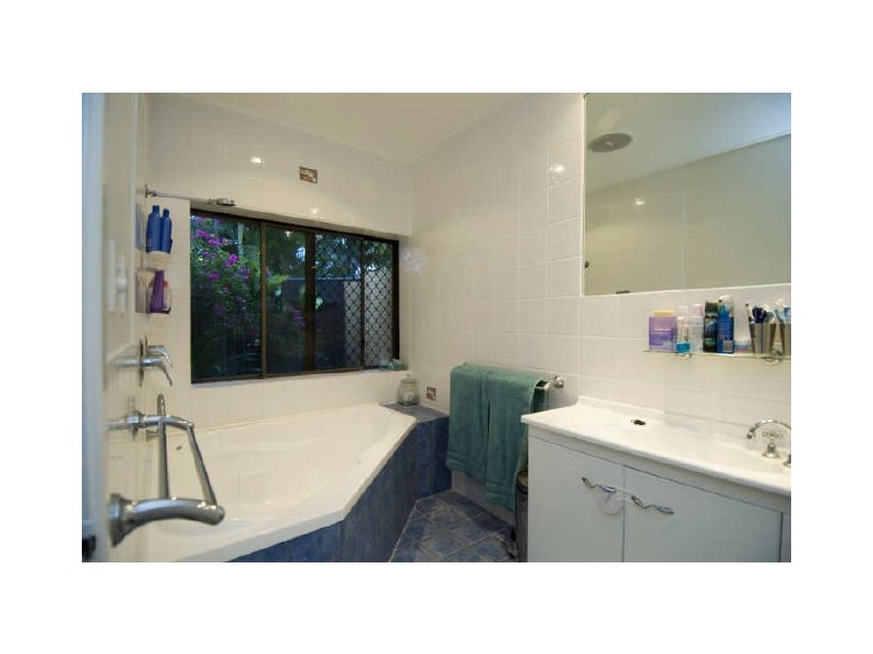 7 Fry Close, Whitfield QLD 4870