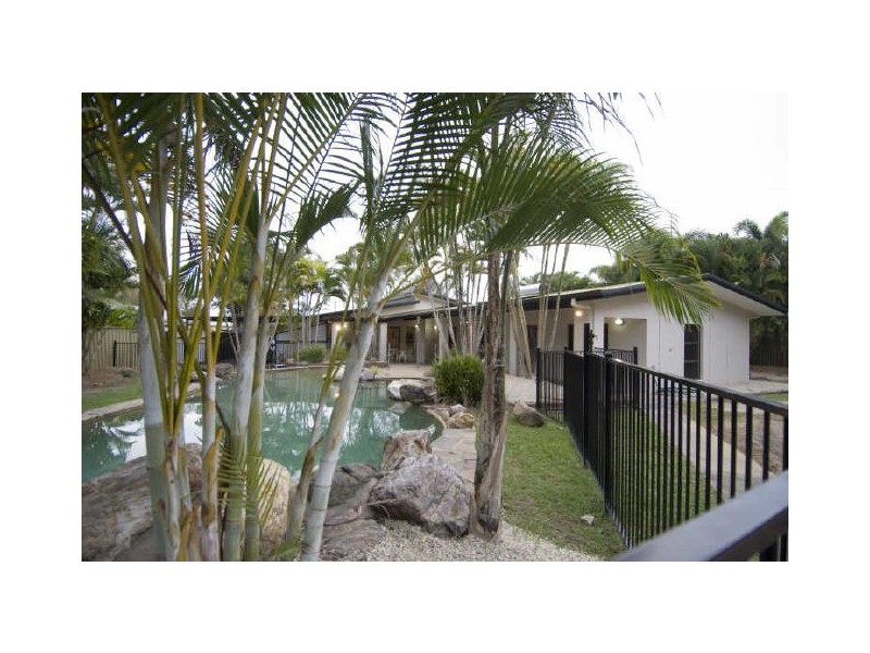 7 Fry Close, Whitfield QLD 4870