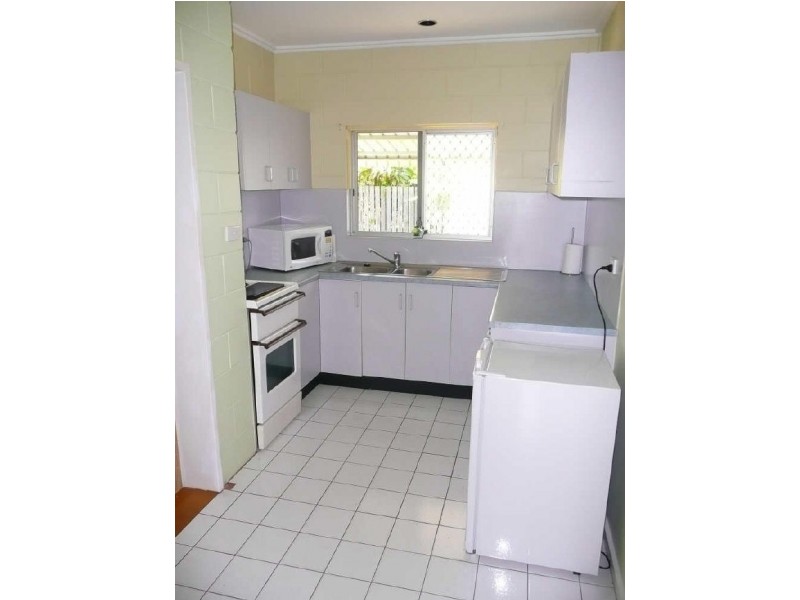 8/165 Mayers Street, Manoora QLD 4870