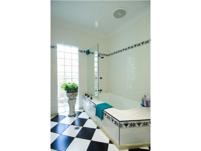 30 Callum Street, Mooroobool QLD 4870