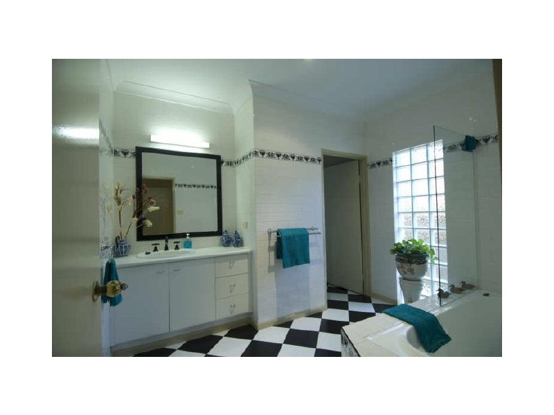 30 Callum Street, Mooroobool QLD 4870